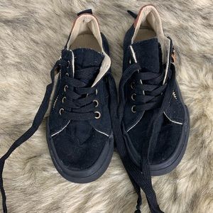 twisted sneakers for girls